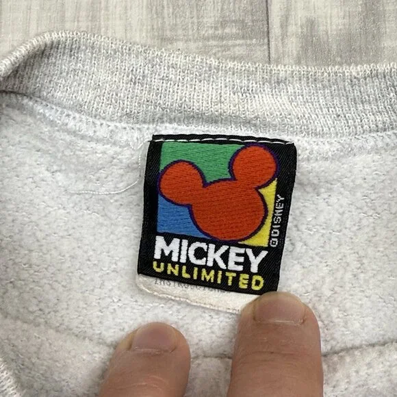 ✅VTG Mickey Minnie Mouse Pluto Goofy Donald Daffy Christmas Sweatshirt M *STAIN - Picture 3 of 13